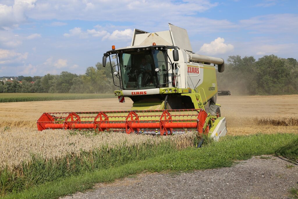 combine harvester 4698704 1280